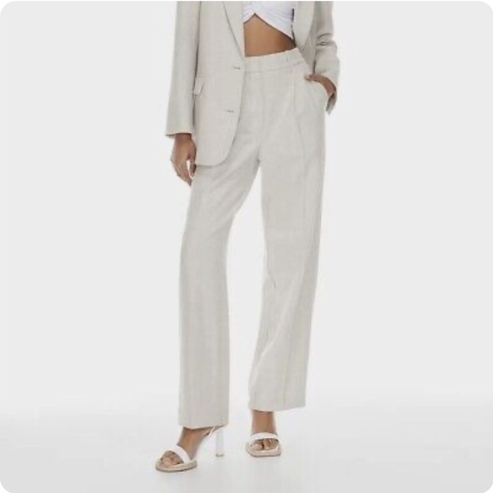 Aritzia Effortless pant, regular fit, size 6.
